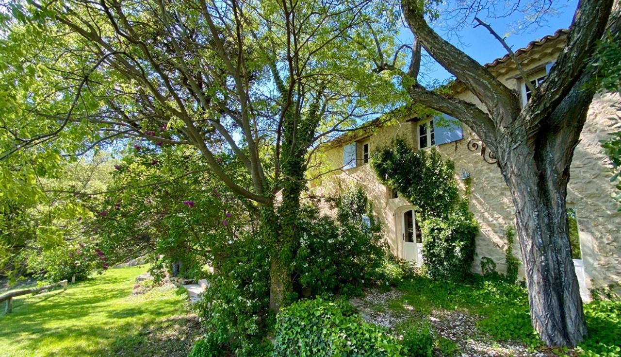 Aparthotel Les Gouts Et Les Couleurs Cucuron Exterior foto