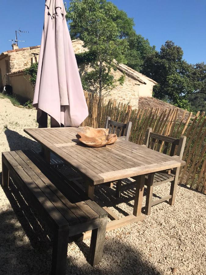 Aparthotel Les Gouts Et Les Couleurs Cucuron Exterior foto