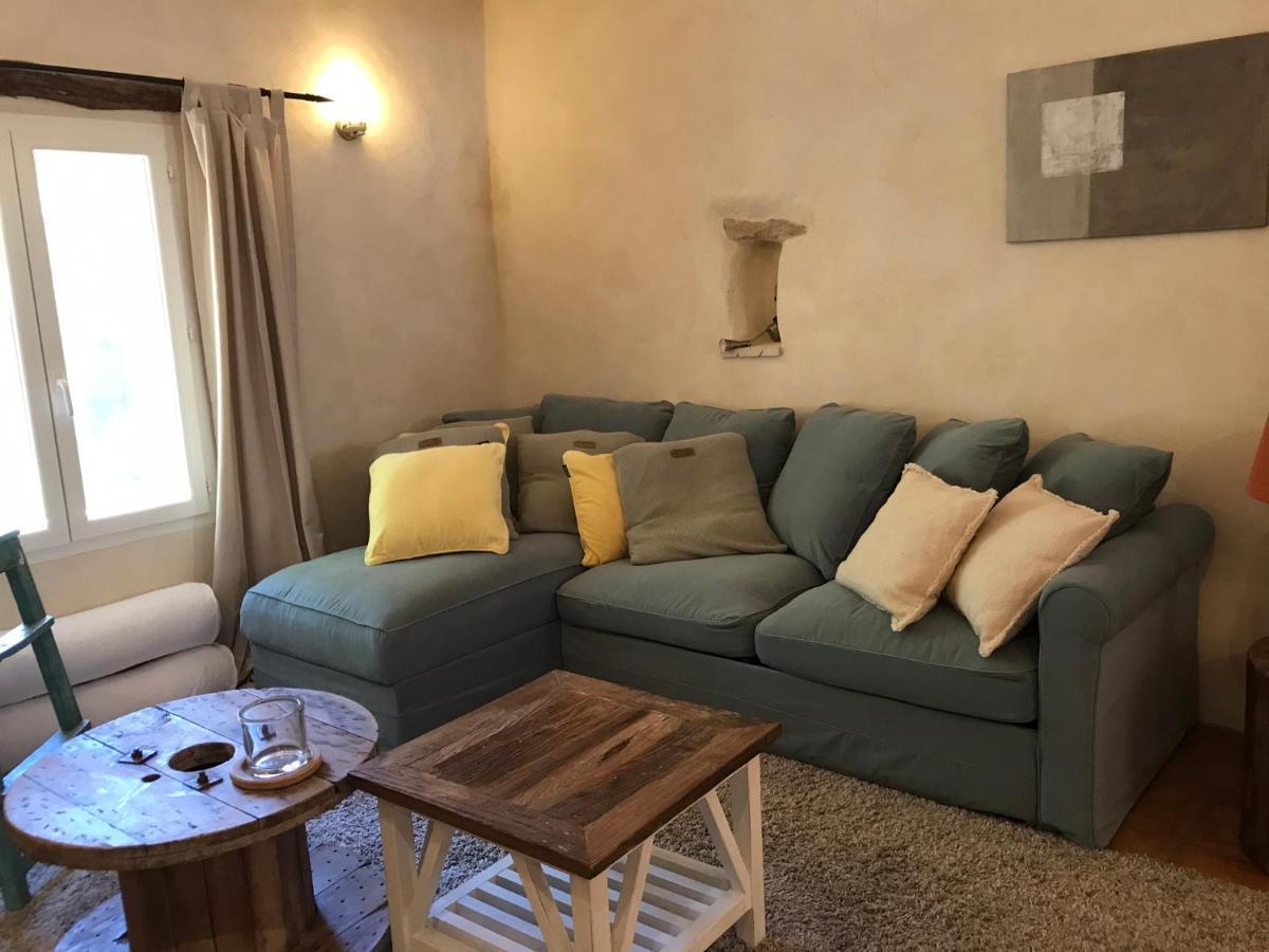 Aparthotel Les Gouts Et Les Couleurs Cucuron Exterior foto