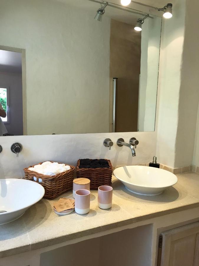 Aparthotel Les Gouts Et Les Couleurs Cucuron Exterior foto